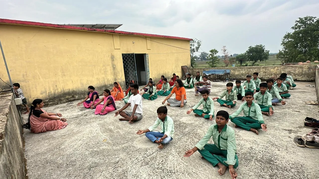 नमनदीप पब्लिक स्कूल, दनुआ में अंतर्राष्ट्रीय योग दिवस उत्साहपूर्वक मनाया गया