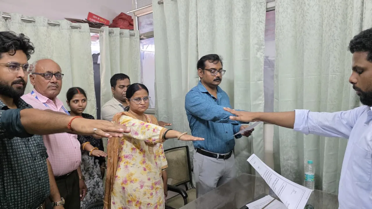 जिले के सभी विभागों के कार्यालयों में शपथ ग्रहण कार्यक्रम हुआ आयोजित