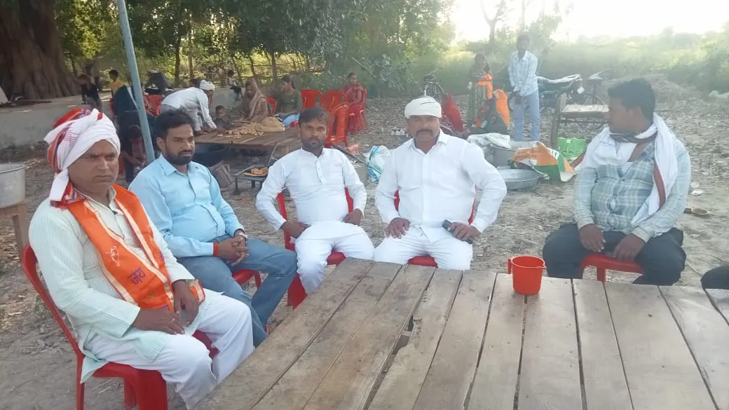 नव भारतीय किसान संगठन के तत्वावधान में परसऊं गांव में भव्य भंडारे का आयोजन, सैकड़ों किसानों ने लिया प्रसाद