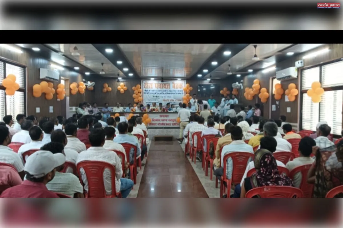 भारतीय किसान यूनियन टिकैत ने राष्ट्रपति के नाम 7 सूत्रीय ज्ञापन तहसीलदार नवाबगंज को सौंपा