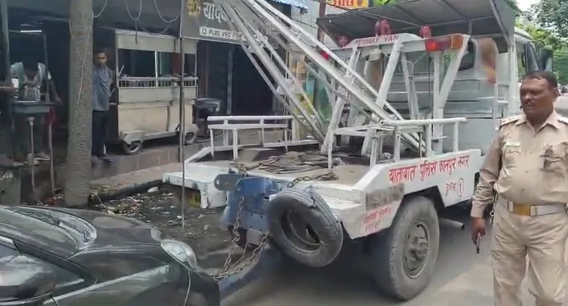 नो पार्किंग जोन में गाड़ी खड़ी की तो पहुंचेगी थाने, लाउड हेलर से लोगों को किया एलर्ट 
