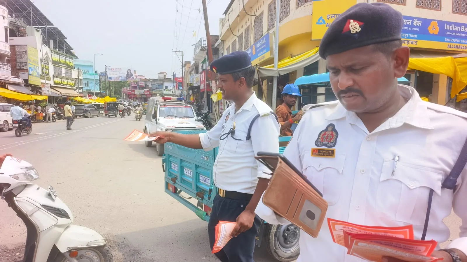 यातायात पुलिस ने चलाया सड़क सुरक्षा जागरूकता अभियान