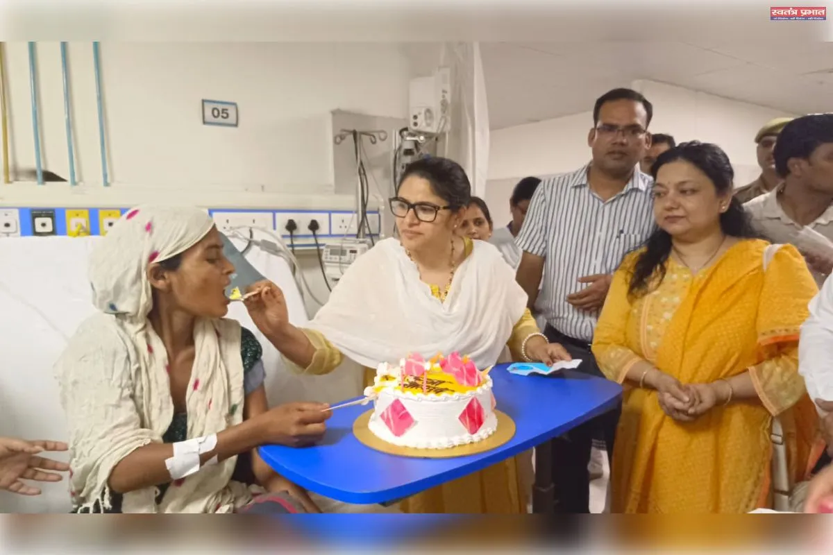 जिलाधिकारी ने मेडिकल कॉलेज जिला अस्पताल में मनाया कन्या जन्मोत्सव
