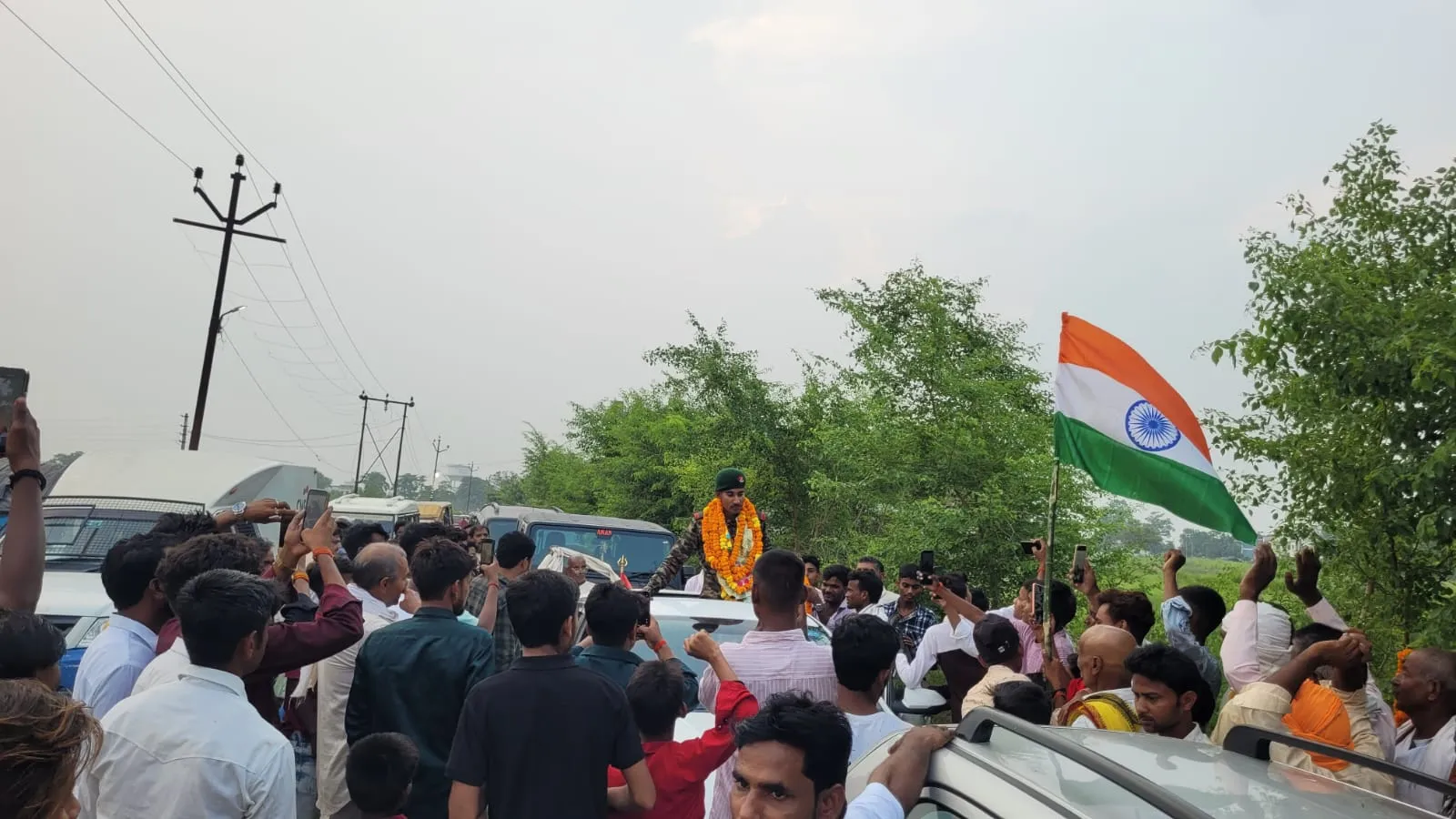 सीमा सुरक्षा बल (अग्निवीर) में चयनित महावीर यादव का गांव में भव्य स्वागत, पहली बार घर पहुंचने पर उमड़ा जनसैलाब