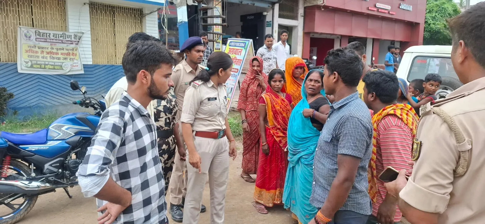 हड़ताल के बीच बाहरी मजदूरों से कचरा उठवाना पड़ा भारी