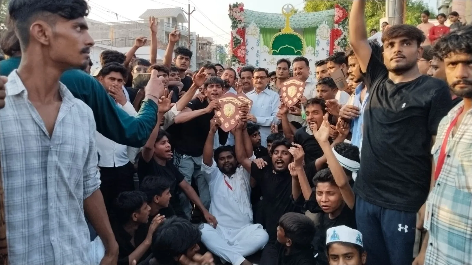 चिलबिला में अखाड़ों को सम्मानित कर किया गया रवाना