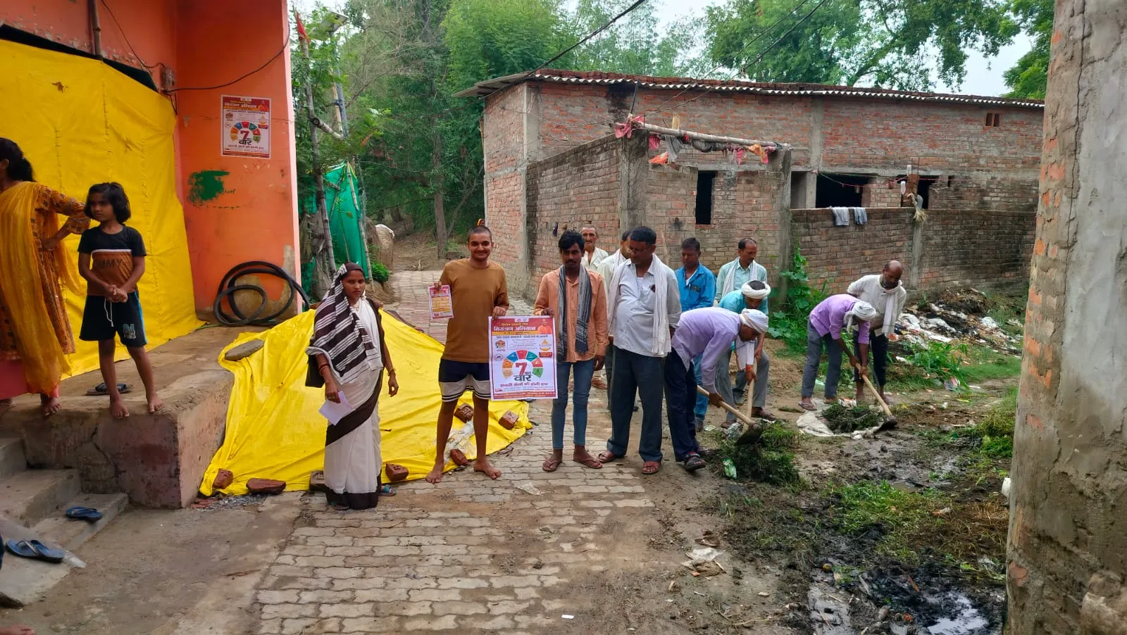 संचारी रोग नियंत्रण अभियान के तहत जनपद में चला व्यापक स्वच्छता एवं जनजागरूकता अभियान