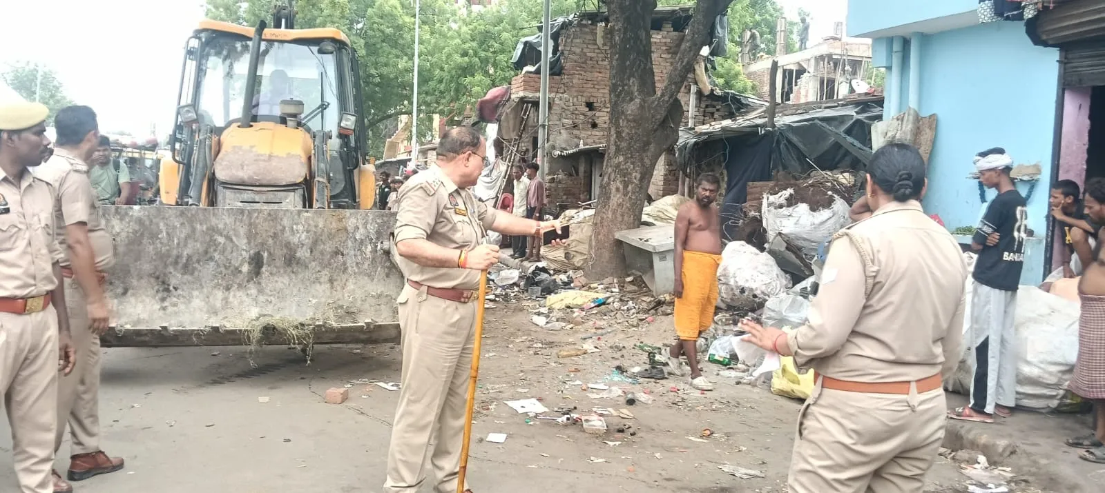 नैनी में अतिक्रमण के खिलाफ चला अभियान, दो दिन में कब्जा हटाने की चेतावनी