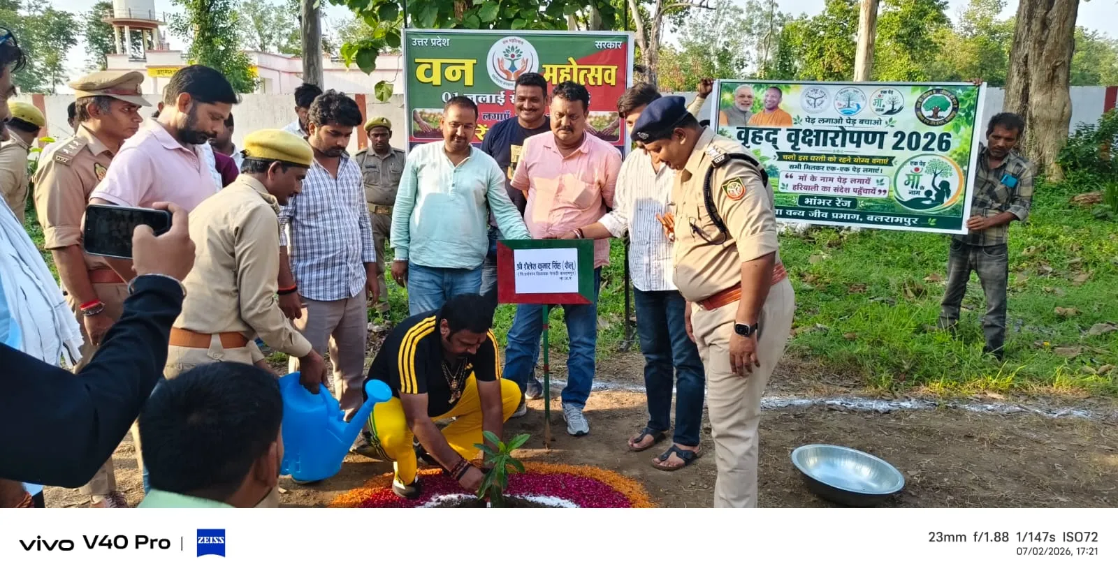 रुद्राक्ष, चंदन व मौलश्री समेत 51 पौधे रोपे, पूर्व विधायक को चंदन का पौधा भेंट कर किया सम्मानित
