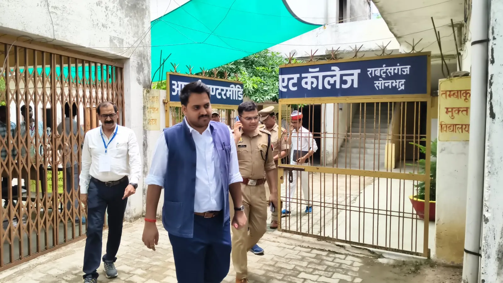 जिलाधिकारी एवं पुलिस अधीक्षक ने यू0पी0 टी0ई0टी0 परीक्षा केंद्रों का किया निरीक्षण