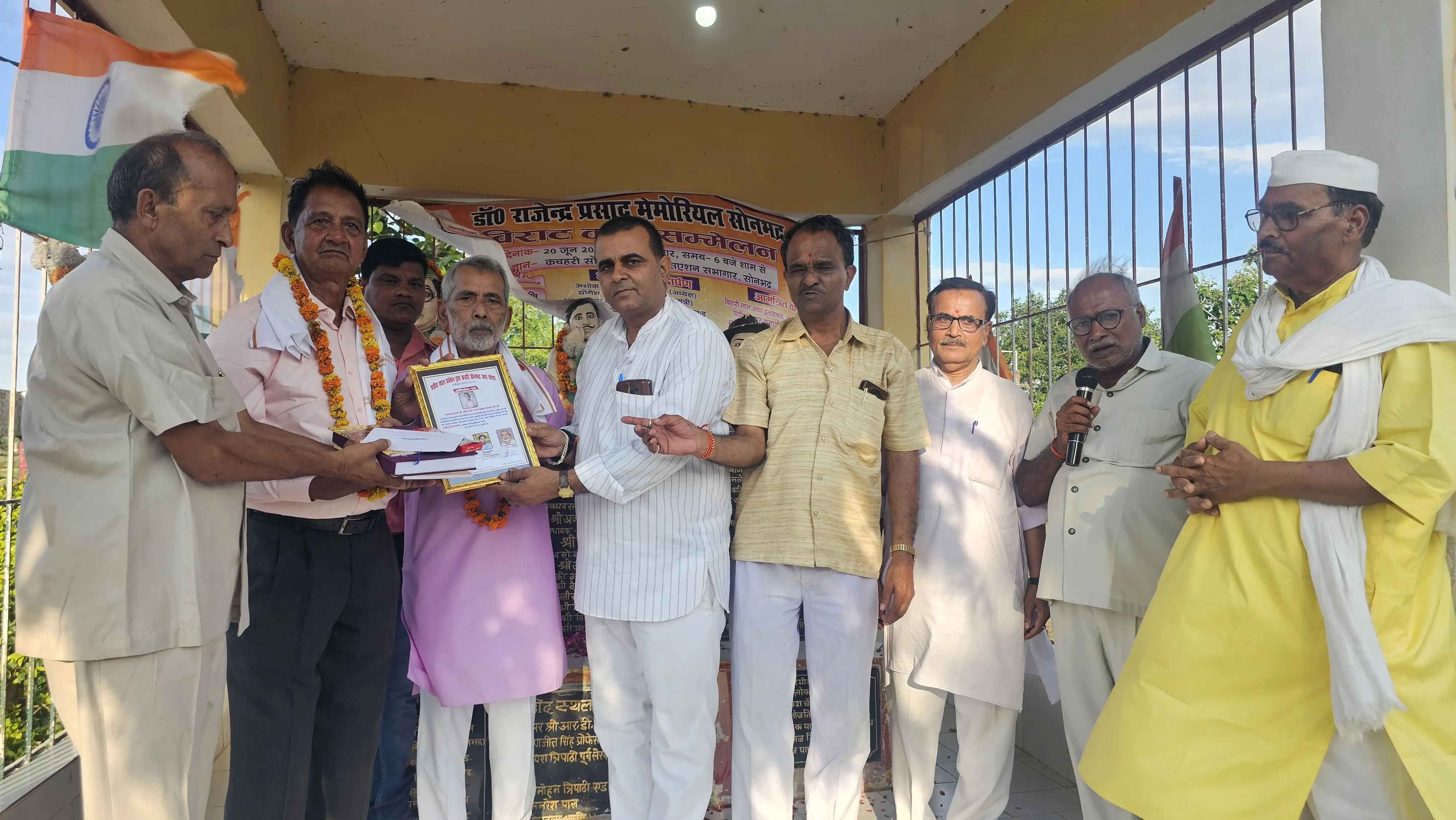 विक्रांत बनारसी को साहित्य शिरोमणि अलंकरण से नवाजा गया