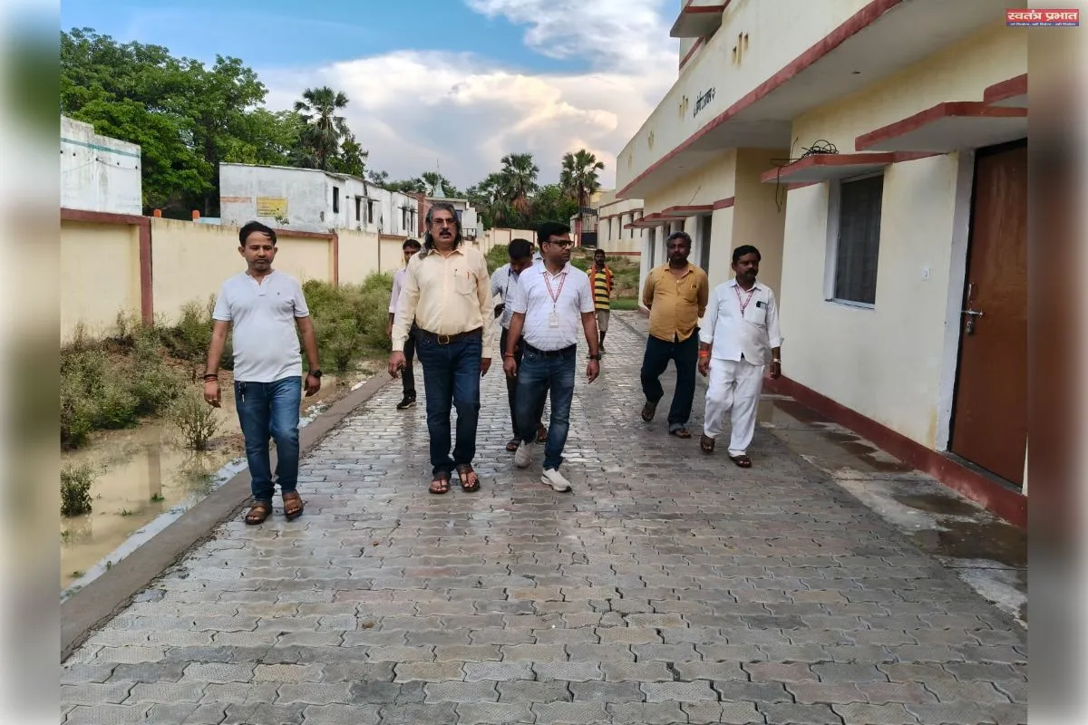 सीएमओ का औचक निरीक्षण: पड़री में जांची ओपीडी, लैब, वार्ड व डिलीवरी रूम; शिवगढ़ अस्पताल में घटिया निर्माण व अधूरे कार्य पर ठेकेदार को फटकार, मानक पूरा होने पर ही हैंडओवर का निर्देश