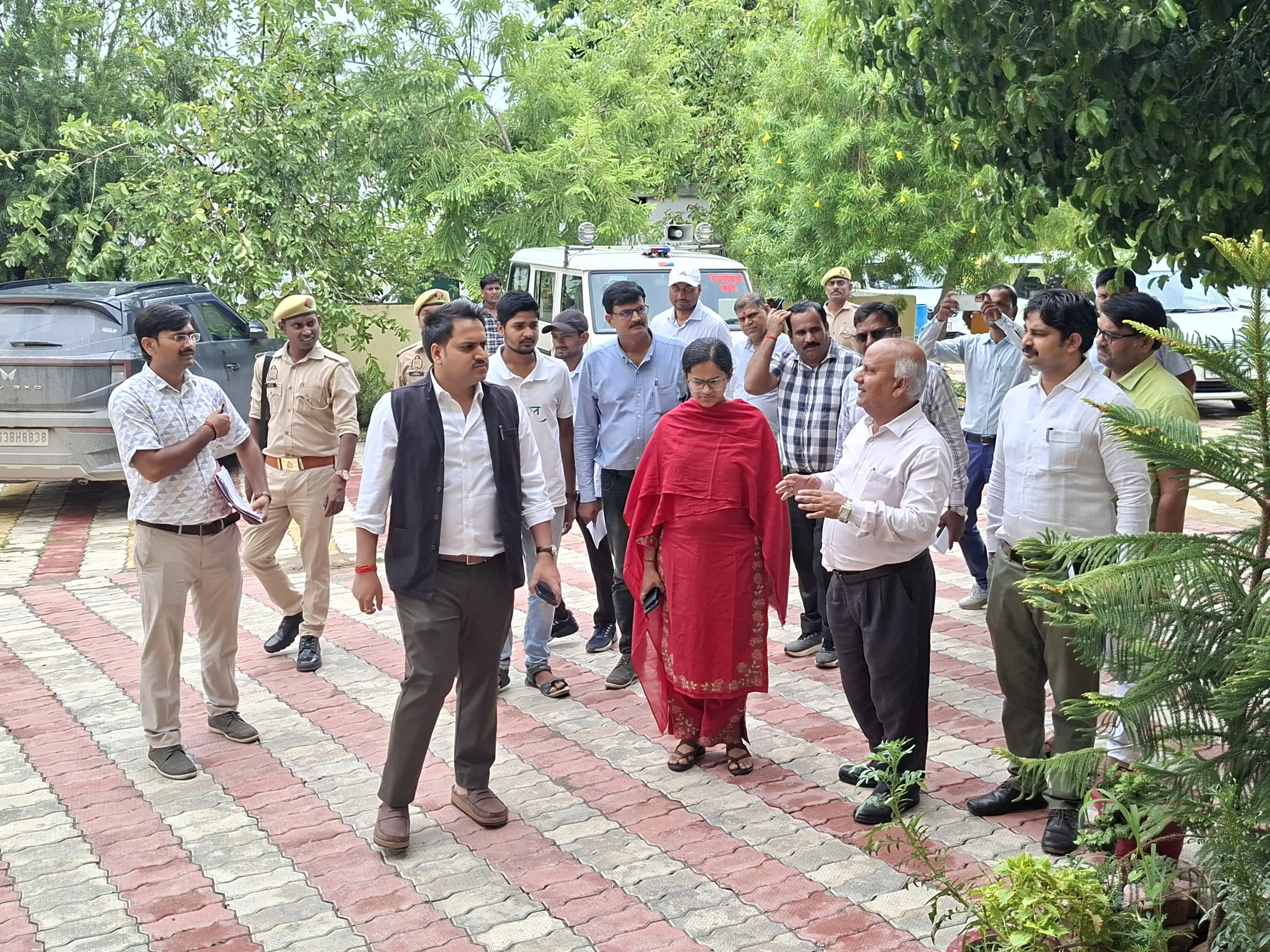 जिलाधिकारी  ने  किया राजकीय जिला पुस्तकालय का  औचक निरीक्षण