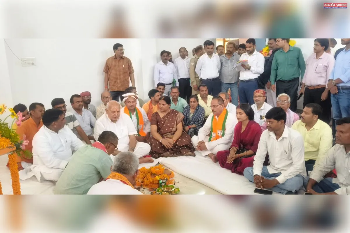 एक करोड़ इकतीस लाख की लागत से पहाड़ी ब्लॉक के हिनौती में बना आधुनिक बीज व कीटनाशक गोदाम, कृषि मंत्री सूर्य प्रताप शाही ने किया भव्य उद्घाटन