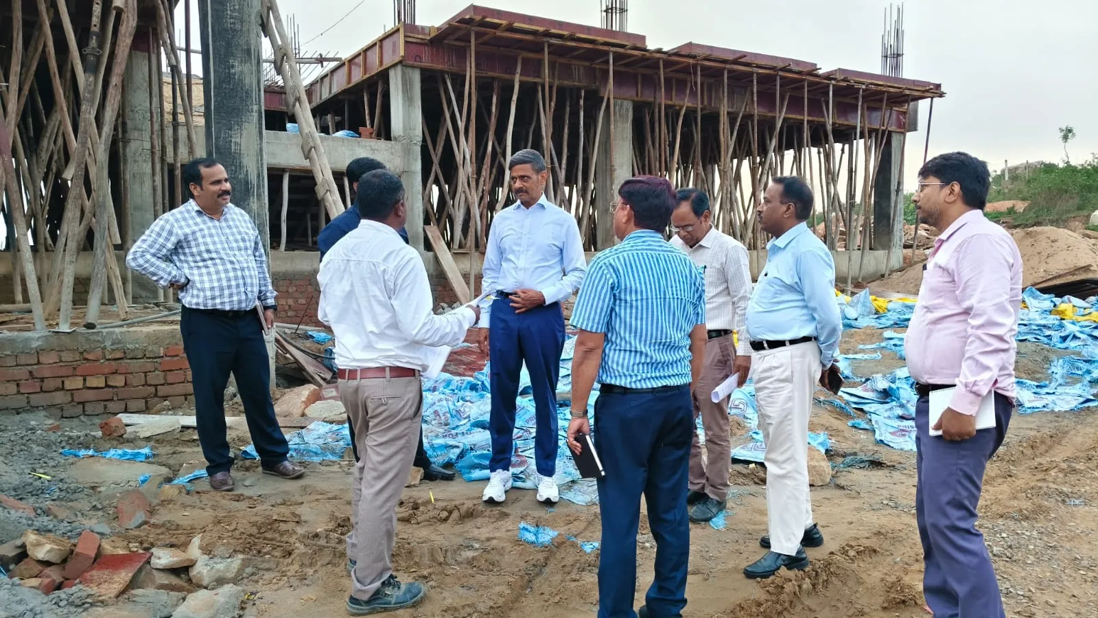मंडलायुक्त ने ग्राम्य विकास संस्थान के निर्माण कार्यों का किया निरीक्षण