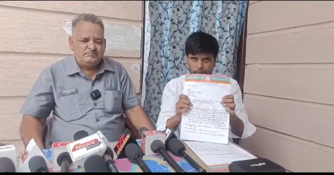 प्रॉपर्टी विवाद में बुजुर्ग का दर्द बहू और उसके पिता ने संपत्ति हड़पने के लिए झूठे आरोप लगाए बुजुर्ग ने पुलिस पर भी लगाए गंभीर आरोप