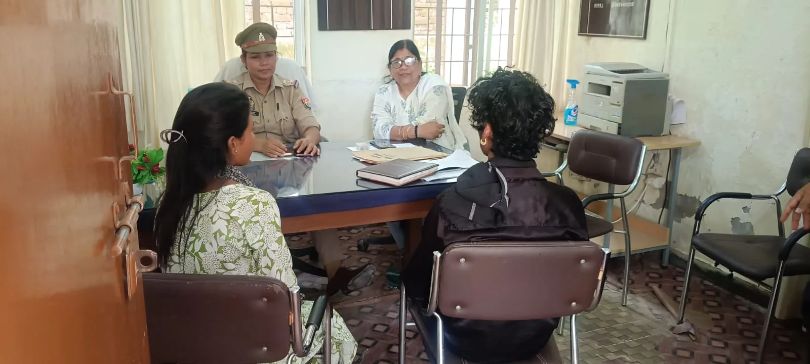 मिशन शक्ति के तहत महिला थाना रॉबर्ट्सगंज के परिवार परामर्श केंद्र की प्रभावी पहल , 09 प्रकरणों की सुनवाई, 06 मामलों में आपसी सहमति से सुलह समझौता