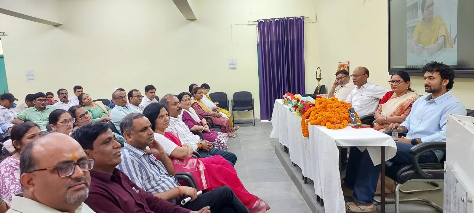 सेवानिवृत्ति  प्रो. मंजूलता को दी गई भावभीनी विदाई।