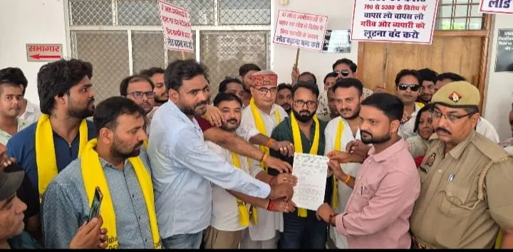 बिजली विभाग की नीतियों के विरोध में व्यापारियों का प्रदर्शन, मुख्यमंत्री के नाम सौंपा चार सूत्रीय ज्ञापन