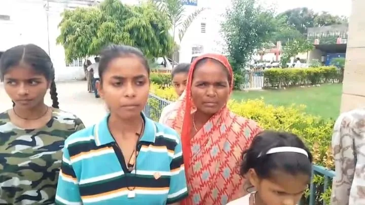 दबंगों ने छोटे-छोटे बच्चों और महिलाओं की जमकर की पिटाई , पति की लाठी डंडों से मार-मार कर बुरी तरह किया घायल पीड़ित