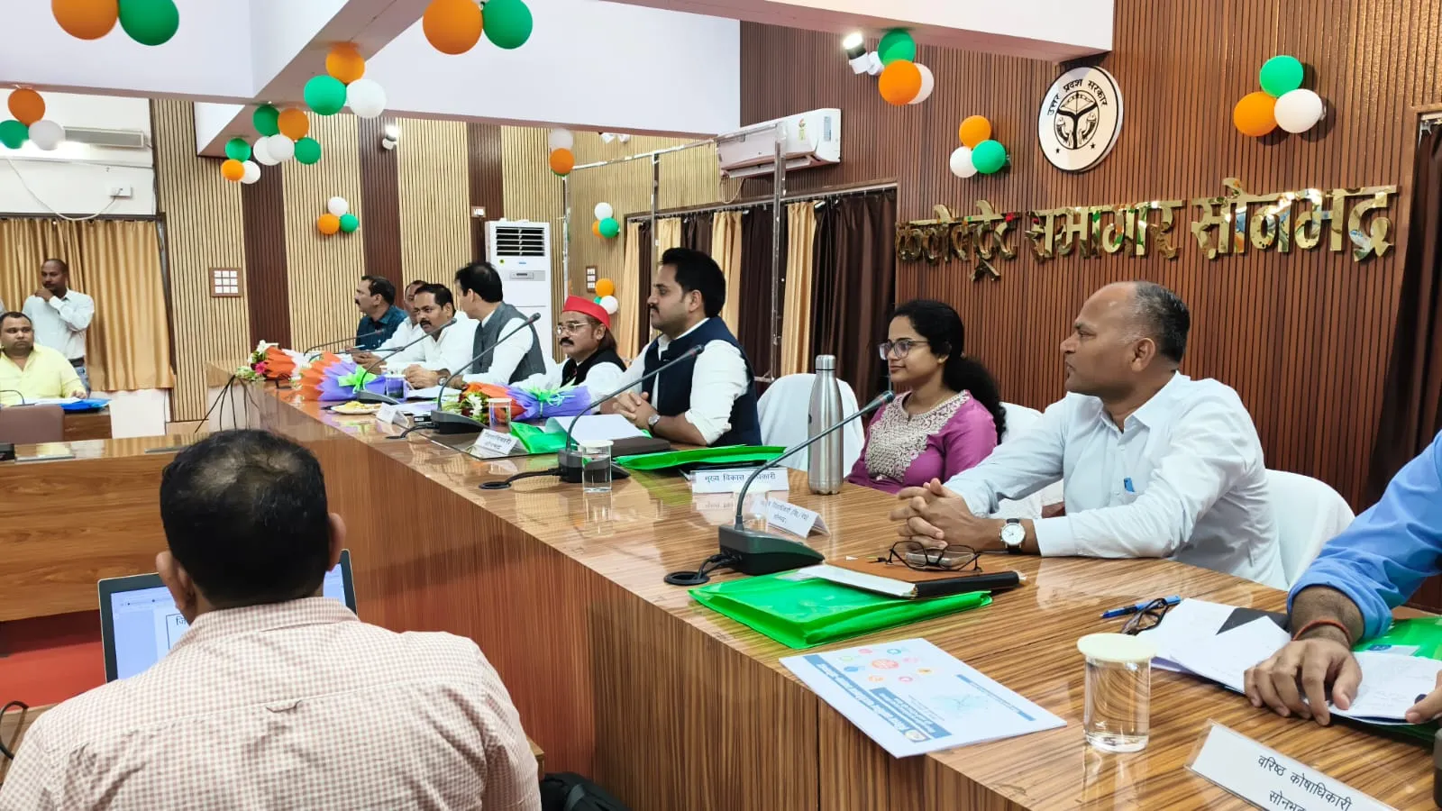 जनपद के विकास के खाके को मिली मंजूरी, डीएमएफ शासी परिषद की बैठक में स्वास्थ्य, शिक्षा, सड़क  सहित पर्यटन विकास की महत्वाकांक्षी परियोजनाओं को हरी झंडी
