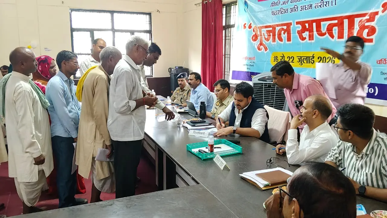 डीएम एवं एसपी  ने सुनीं घोरावल तहसील  में सम्पूर्ण समाधान पर जनसमस्याएं, दिये शिकायतों के निष्पक्ष, गुणवत्तापूर्ण एवं समयबद्ध निस्तारण के निर्देश