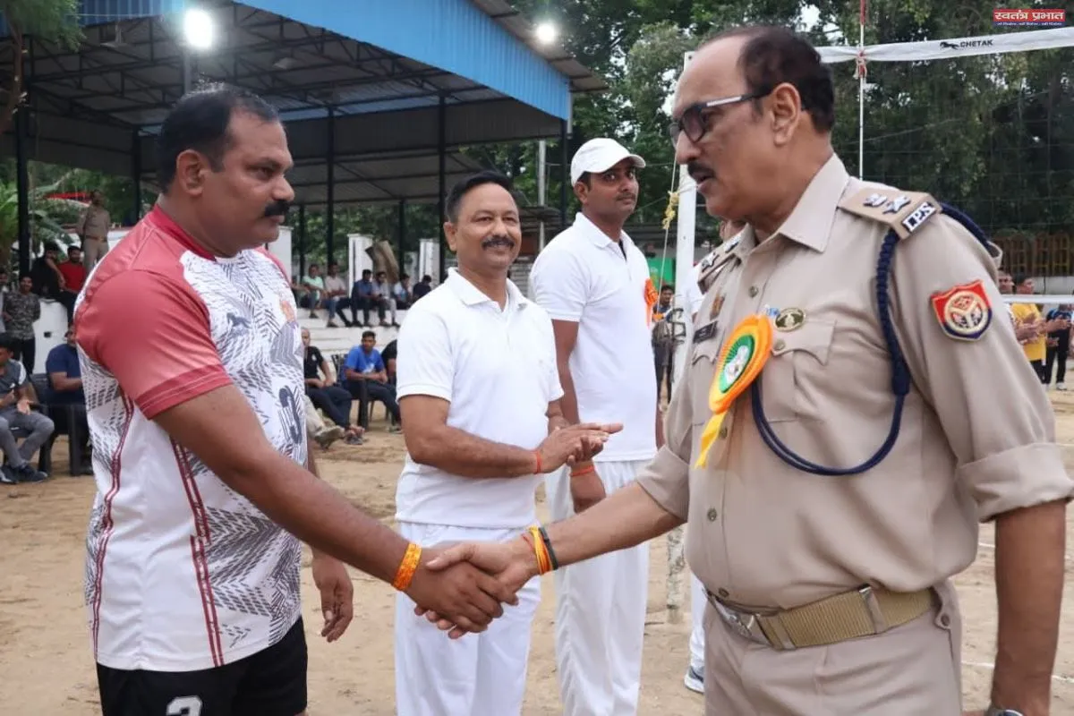 खेल प्रतियोगिताएं  में शारीरिक दक्षता, अनुशासन, टीम भावना और आपसी समन्वय को मजबूत करती है ; पंकज