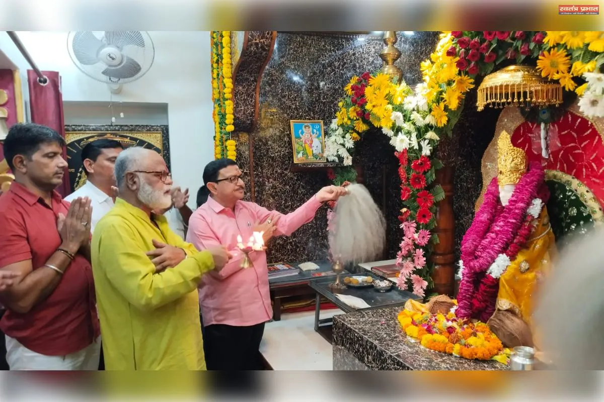 गुरु पूर्णिमा पर उतारी साईं बाबा की भव्य आरती