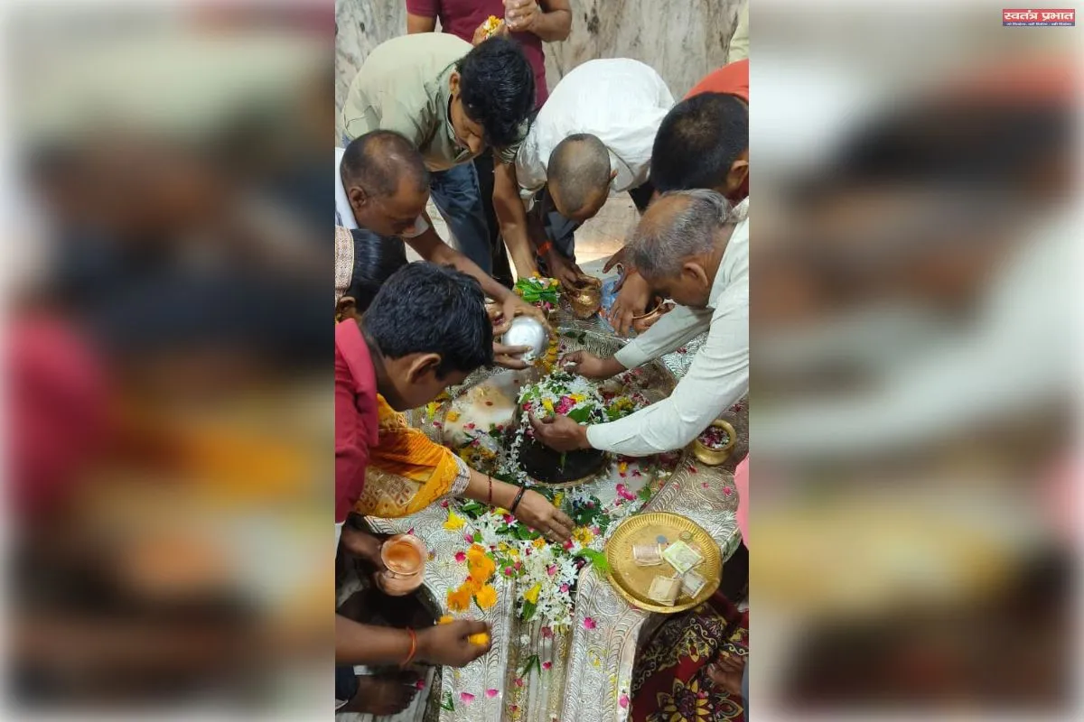 घुइसरनाथ धाम में जलाभिषेक को उमड़े श्रद्धालु, पुलिस मुस्तैद