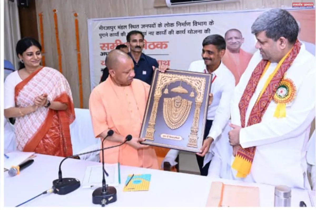 विंध्यधाम में मुख्यमंत्री योगी ने किए मां विंध्यवासिनी के दर्शन, विकास कार्यों की समीक्षा कर दिए कई निर्देश