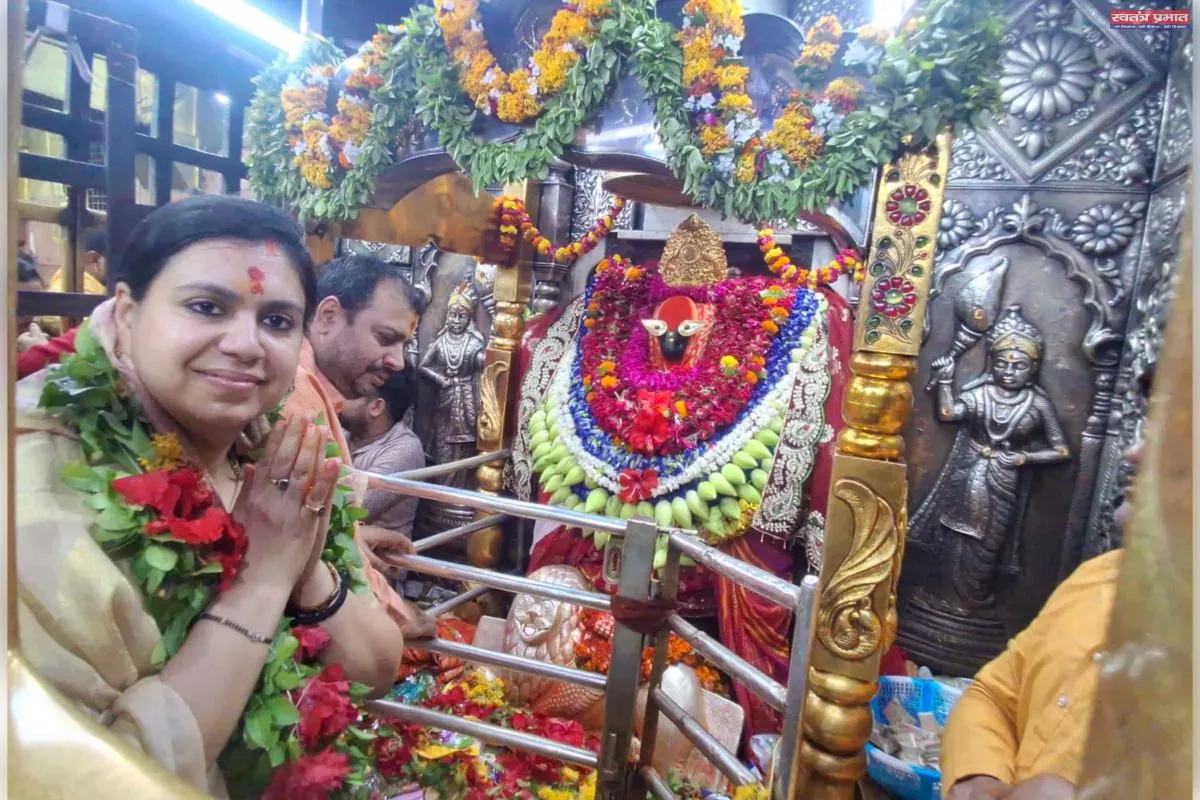 वर्षों बाद विंध्यधाम पहुंचीं पूर्व जिलाधिकारी दिव्या मित्तल, बोलीं— 