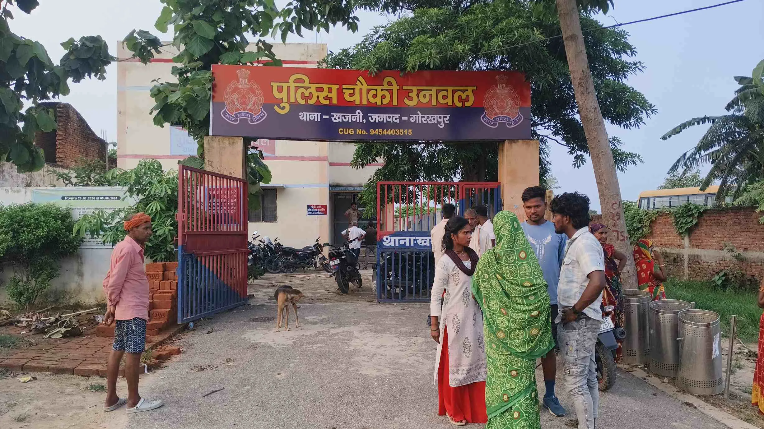 ख़जनी क्षेत्र उनवल चौकी क्षेत्र स्थित किराना दुकान पर छापा, दो पेटी 'बंटी-बबली' शराब बरामद; कार्रवाई पर उठे सवाल