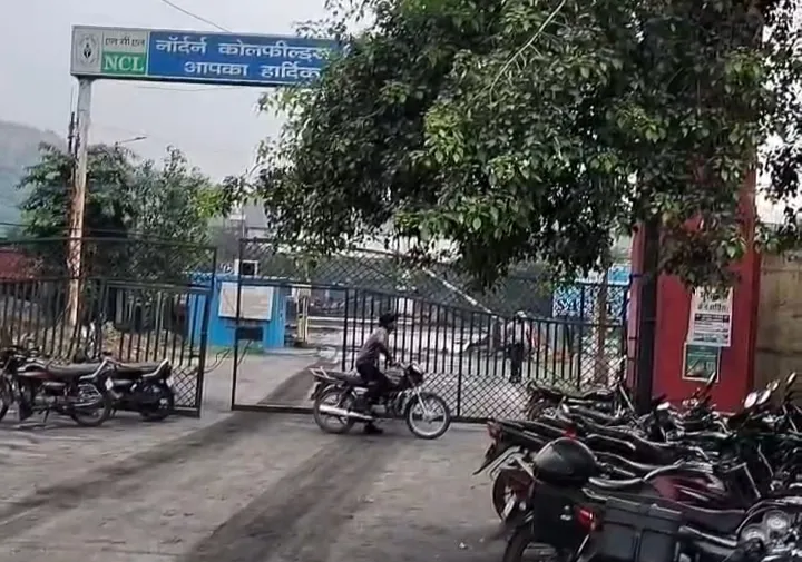 एन सी एल गेट से हौसलाबुलंद चोरों ने  उड़ाई  बाईक , पीड़ित ने थाने में तहरीर देकर लगाई बाईक चोरों को तत्काल गिरफ्तार करने की मांग