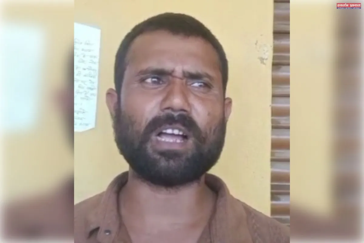 जिला सहकारी बैंक पर 5 परसेंट लेकर कर दिया जाता है लोन चेक पर नहीं मिलता किसानों को खाद आशु सिंह। 