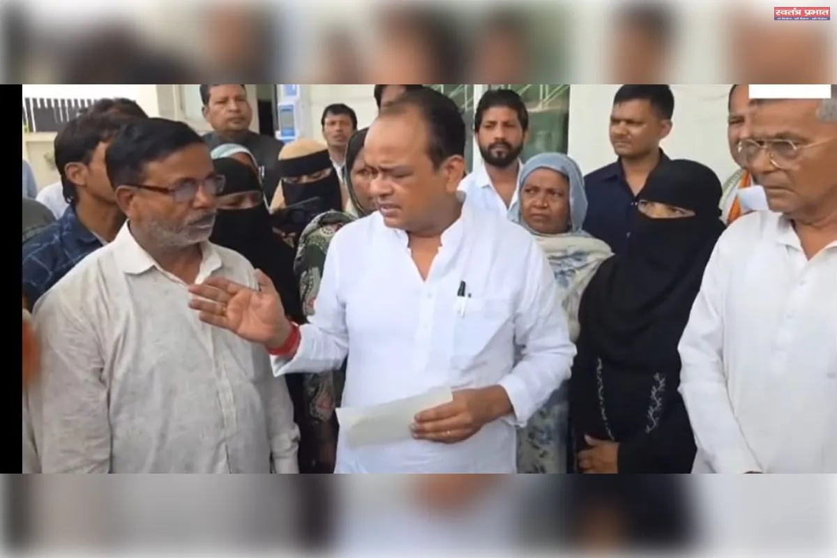हजारीबाग ट्रिपल मर्डर: पीड़ित परिवार ने मंत्री इरफान अंसारी से लगाई न्याय की गुहार