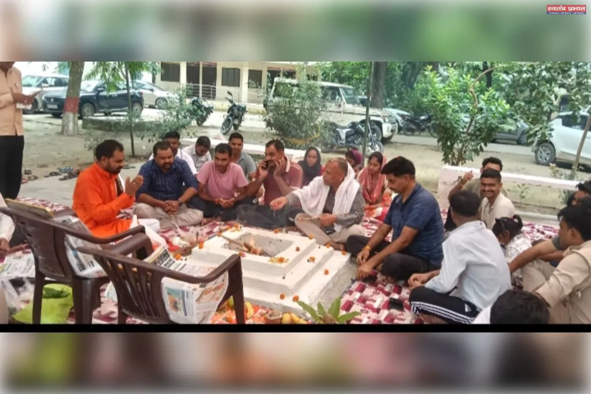 पुलिस ने शिव मंदिर पर करवाया हवन पूजन सुख शांति की कमना