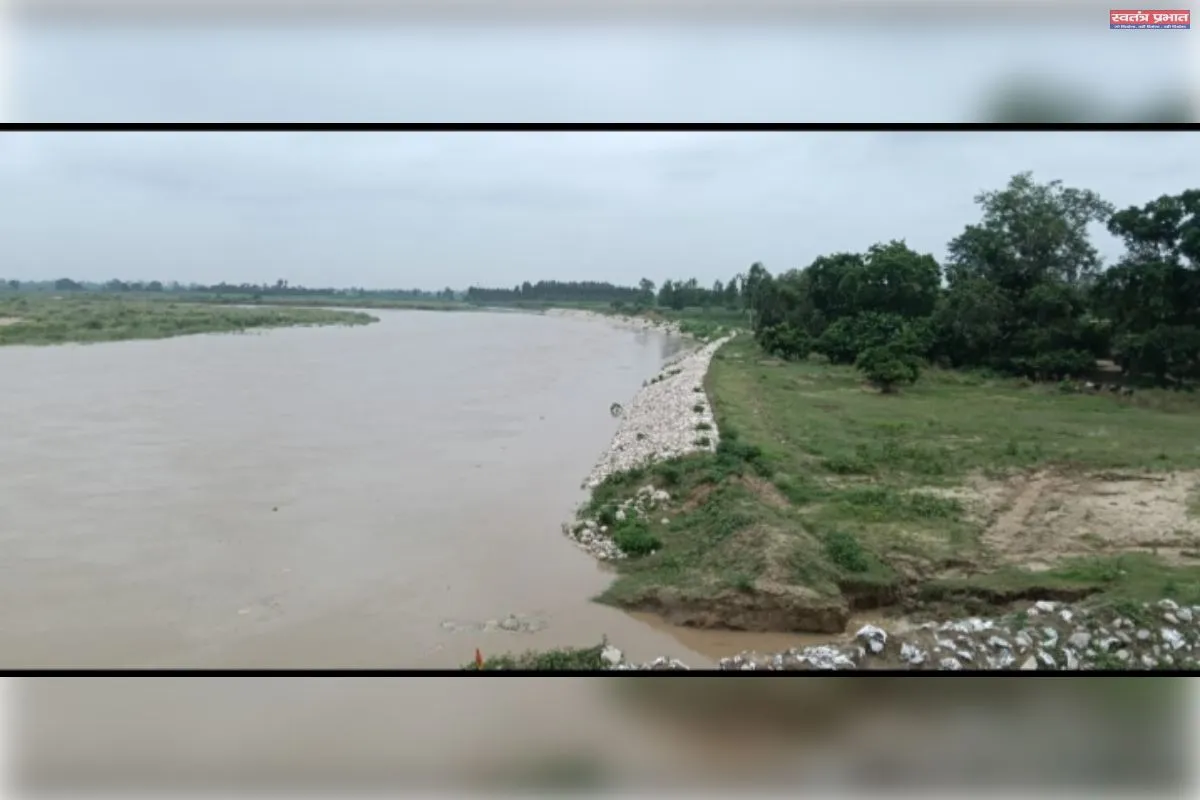 .देवहा नदी के सैलाब से अमीर नगर को बचाने के लिए की गई पिचिंग 