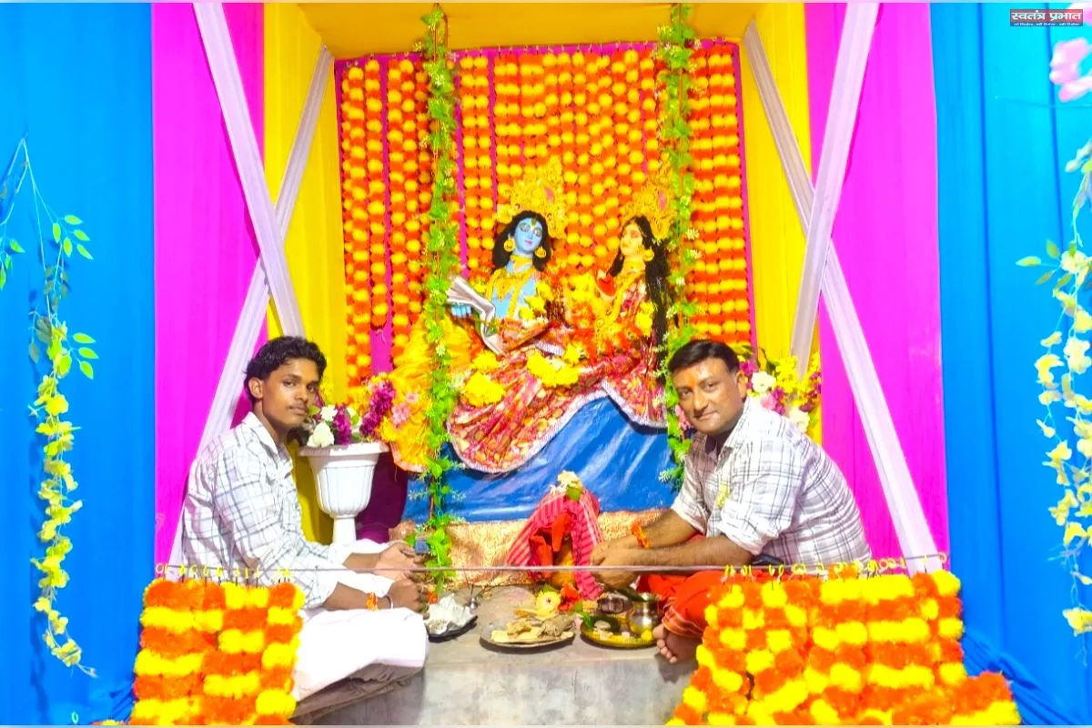 श्रीभूमि जिला के दुल्लभछड़ा बड़ाबाजार में भव्य झूलन यात्रा, उमड़ा श्रद्धालुओं का सैलाब।