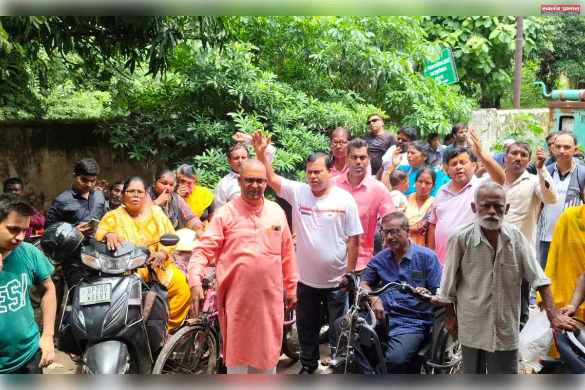 राष्ट्रीय दिव्यांग पार्टी ने घेरा जिला दिव्यांग सशक्तिकरण कार्यालय, किया प्रदर्शन