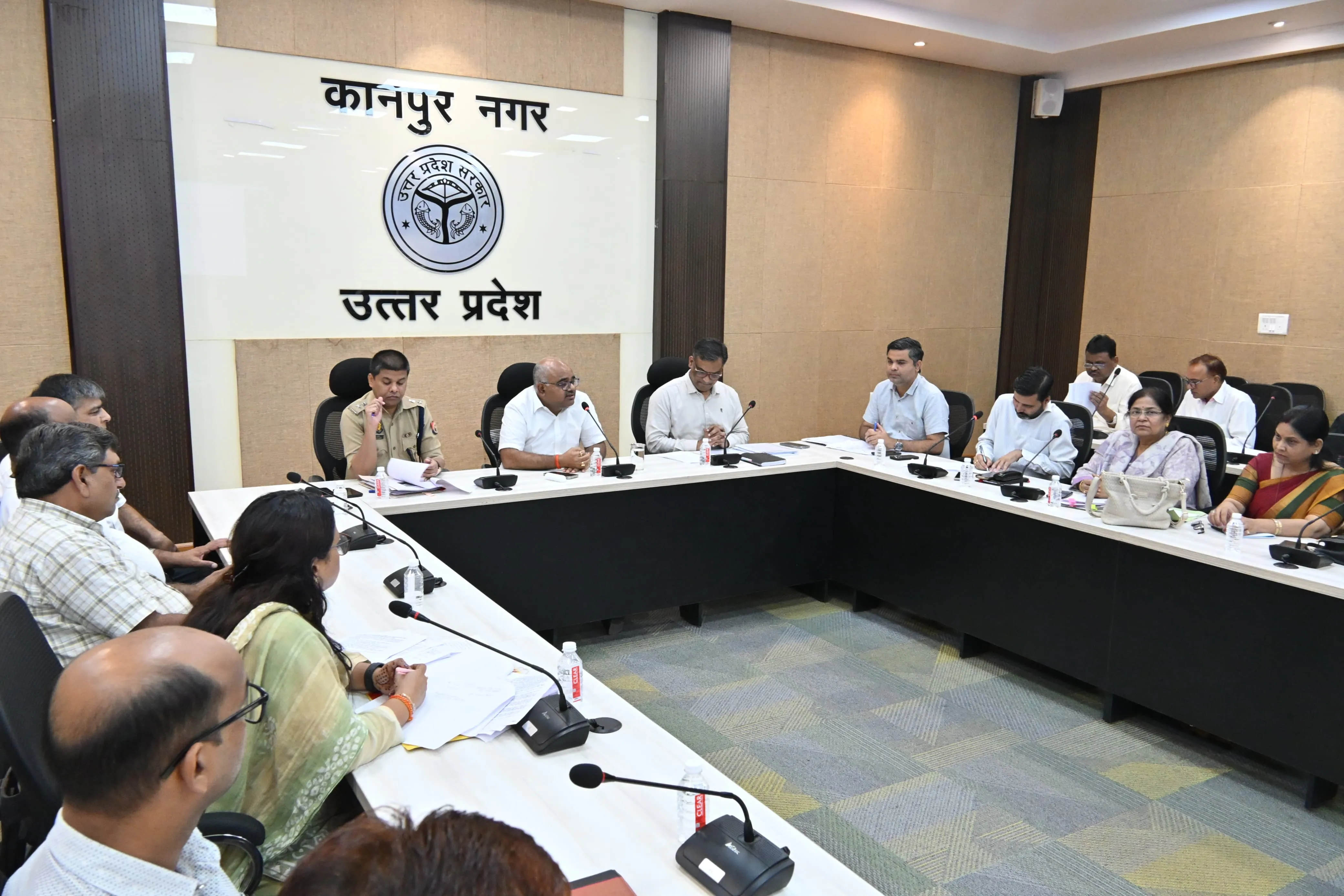 कानपुर में स्टंटबाज बाइकर्स की अब खैर नहीं, गांवों में भी हेलमेट पहनना हुआ अनिवार्य 