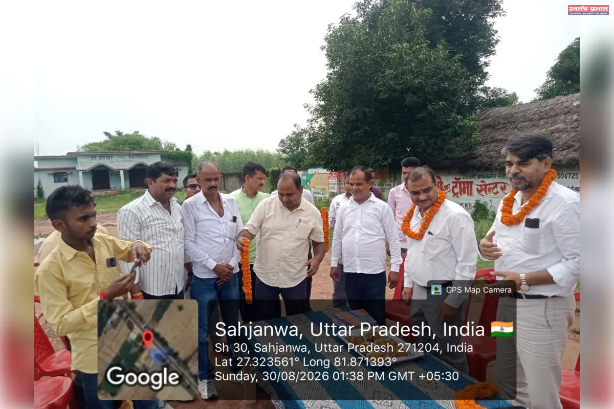 किसानों के बीच पहुंचे नहर विभाग के अधिकारी, सुनी समस्याएं