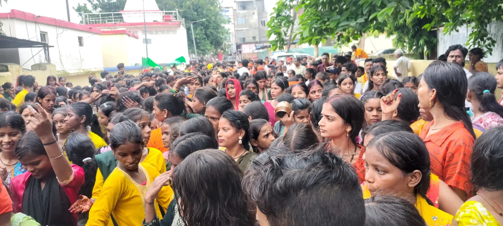 श्रावण के प्रथम सोमवार को निकला भव्य जुलूस, वातावरण हुआ भक्तिमय