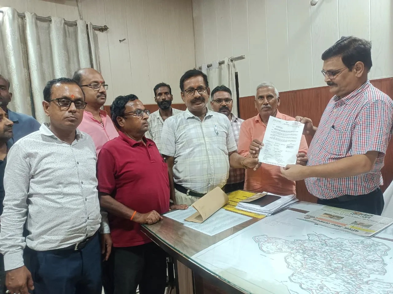 जलभराव से तबाह कारोबार, व्यापारियों ने मांगी राहत राशि