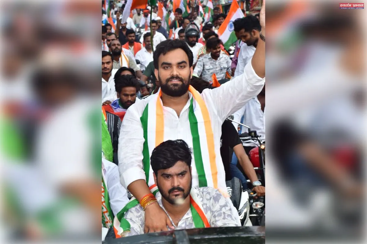 इटवा में जयवर्धन तिवारी की अगुवाई में तिरंगा यात्रा निकला