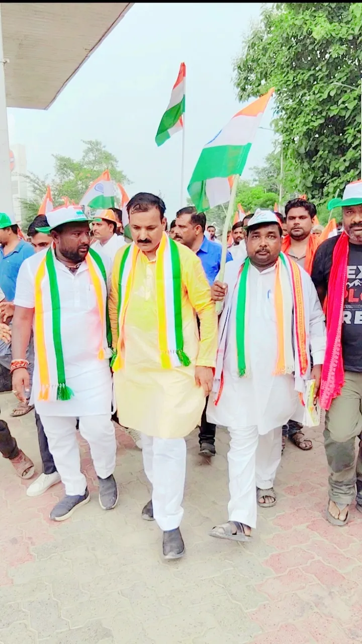 बिस्कोहर में पूर्व मंत्री की अगुवाई में निकली तिरंगा यात्रा