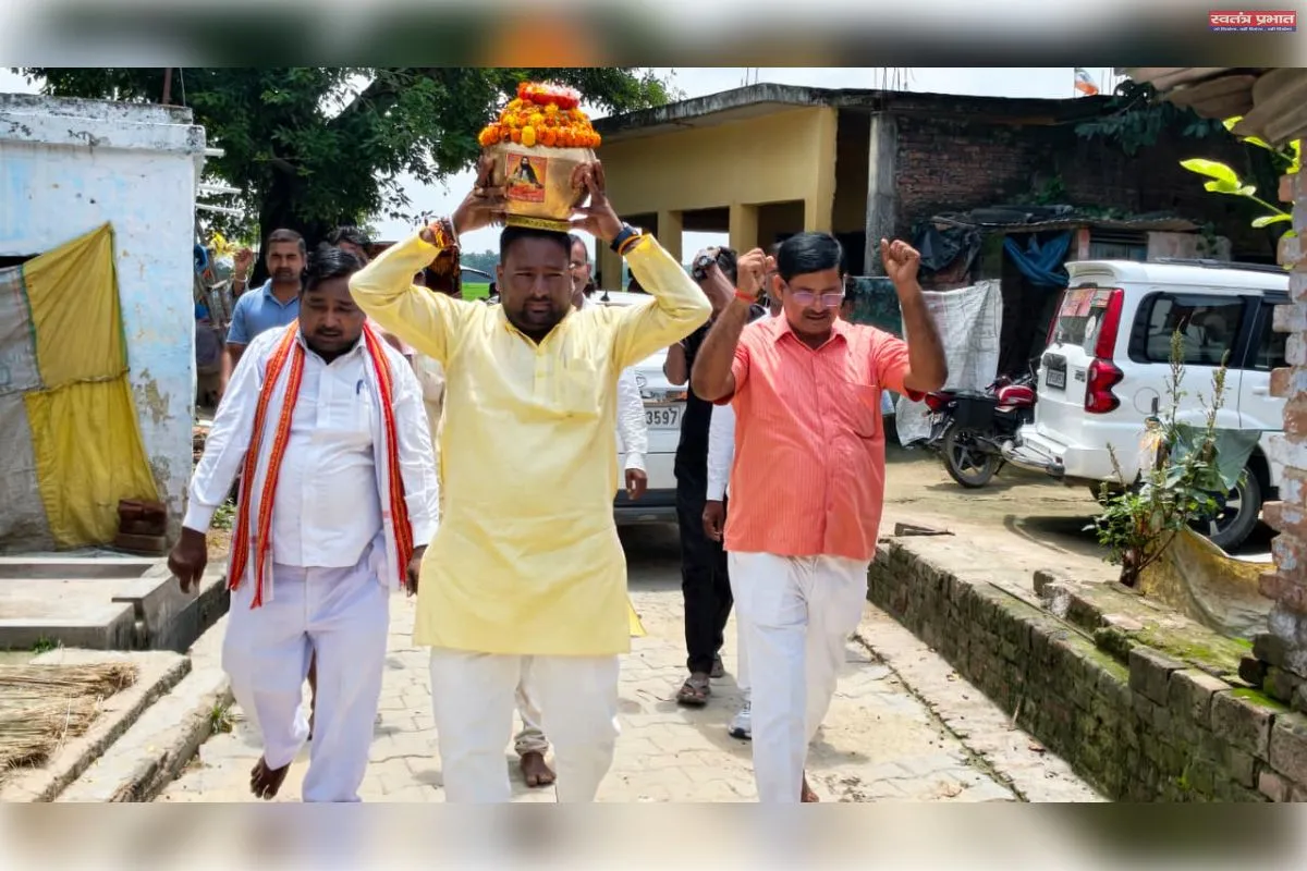 समरसता व एकता के संदेश के साथ निकली संत रविदास   कलश वंदन रथ यात्रा