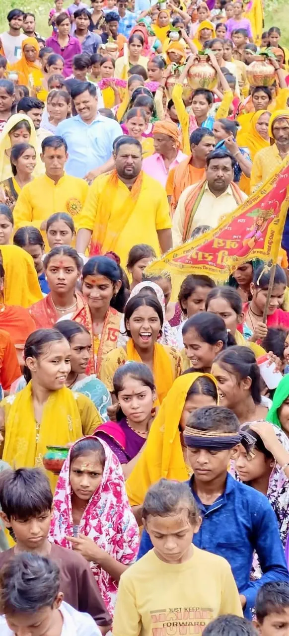 बिस्कोहर  में सावन के अंतिम सोमवार को  निकली कावड़ यात्रा : शिव भक्ति में डूबा शहर, हर ओर गूंज रहे हर -हर महादेव के जयकारे