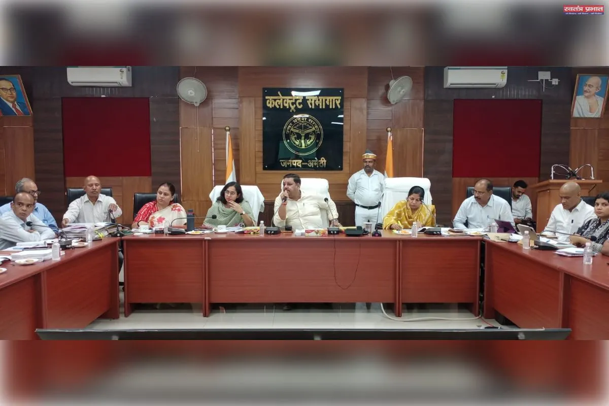 जिलाधिकारी की अध्यक्षता में विकास कार्यों व निर्माण कार्यों (सीएम डैशबोर्ड) की मासिक समीक्षा बैठक हुई आयोजित