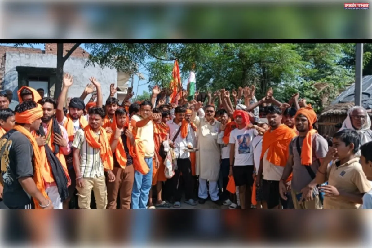 कावड़ यात्रा पर निकले श्रद्धालुओं का ब्लॉक प्रमुख ने किया स्वागत 