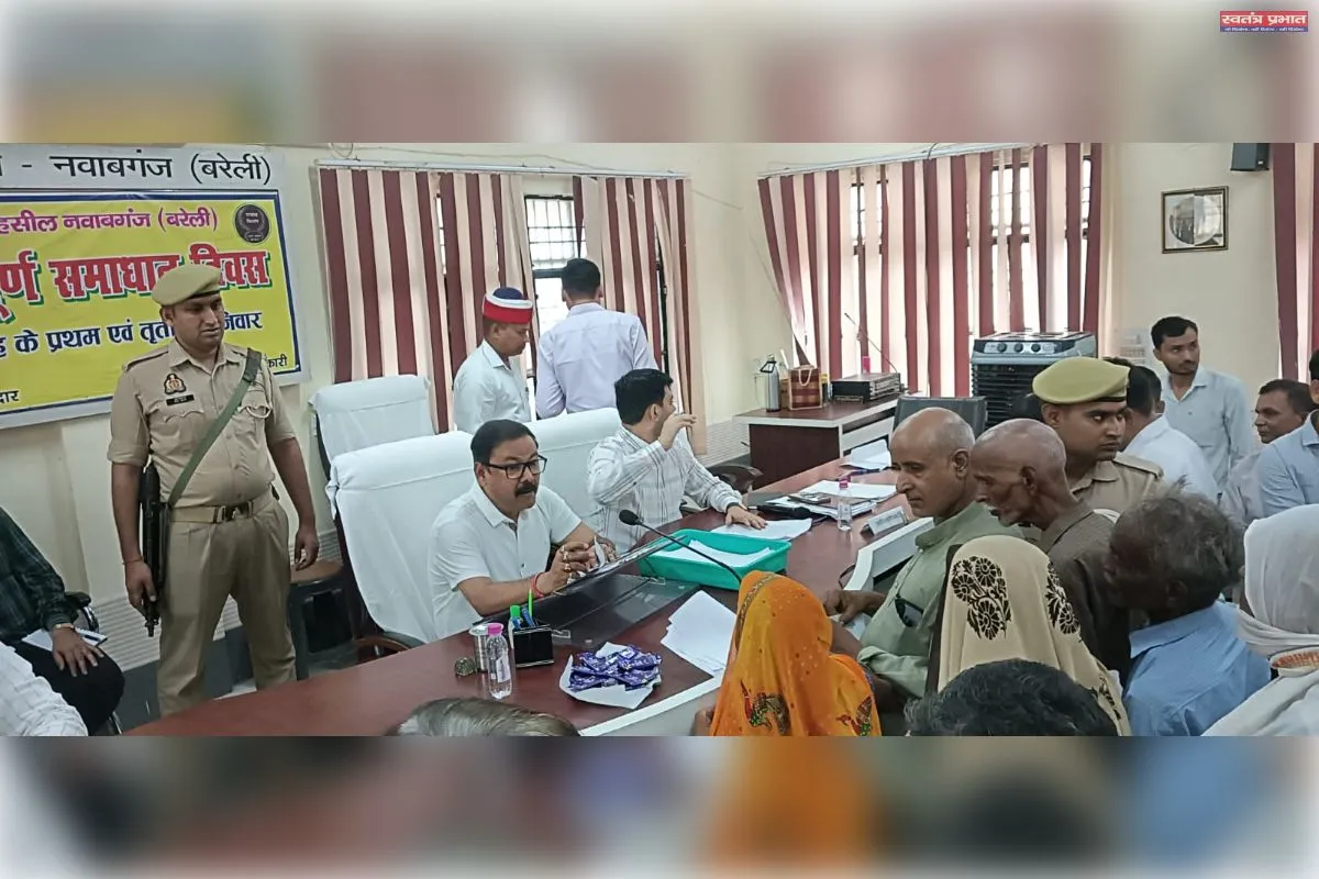 डीएमके तहसील दिवस में मैं जुटी फरियादियों की भीड़ 